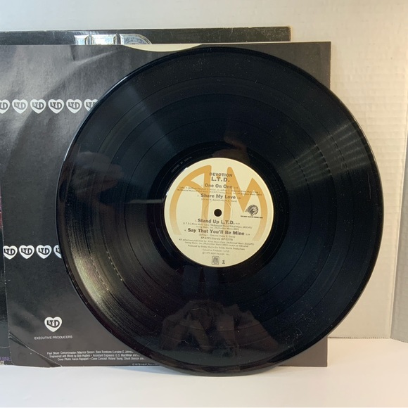 Vintage vinyl L.T.D Devotion 1979 A&M Records SP-4771 with raised lettering - Picture 3 of 5